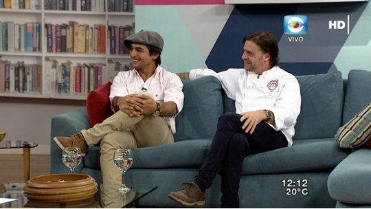{altText(Gonzalo, el último eliminado de MasterChef Uruguay, nos visita en el living para hacer un repaso de su pasaje por el programa, compartir la experiencia, y revivir lo mejor de ayer. Bloque 3. 25-04-17.
,Nos visitó Gonzalo, el último eliminado de #MasterChefUY)}