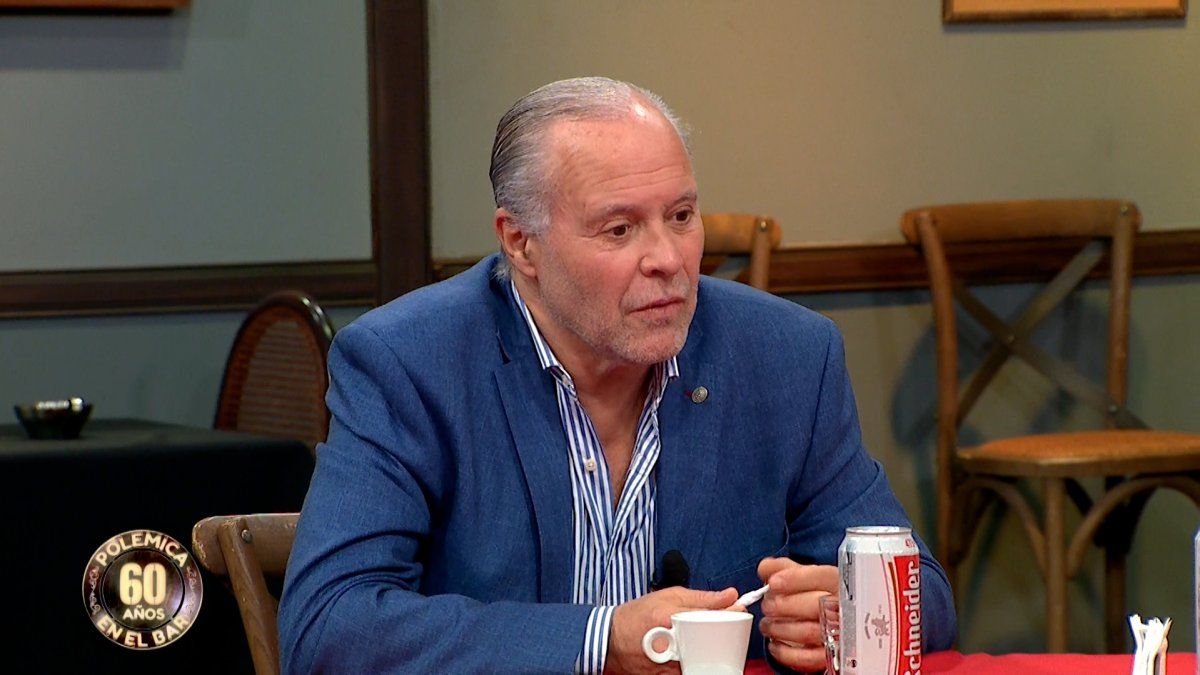 POLÉMICA EN EL BAR 2910